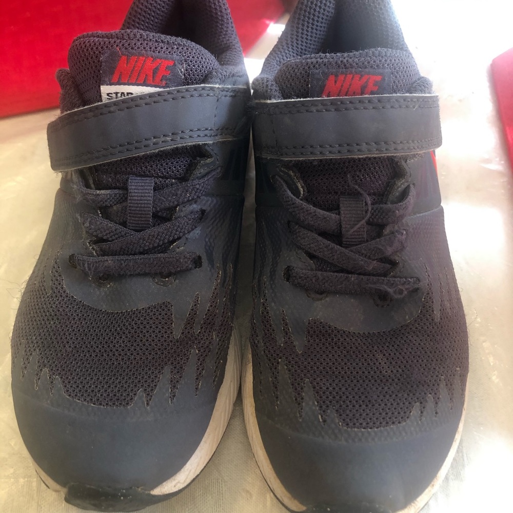 Boys Nike star runner athlete shoes